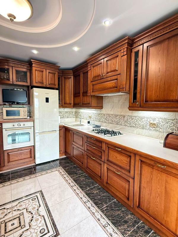 2-Bedroom Apartment with Park View on Zhasminova Street