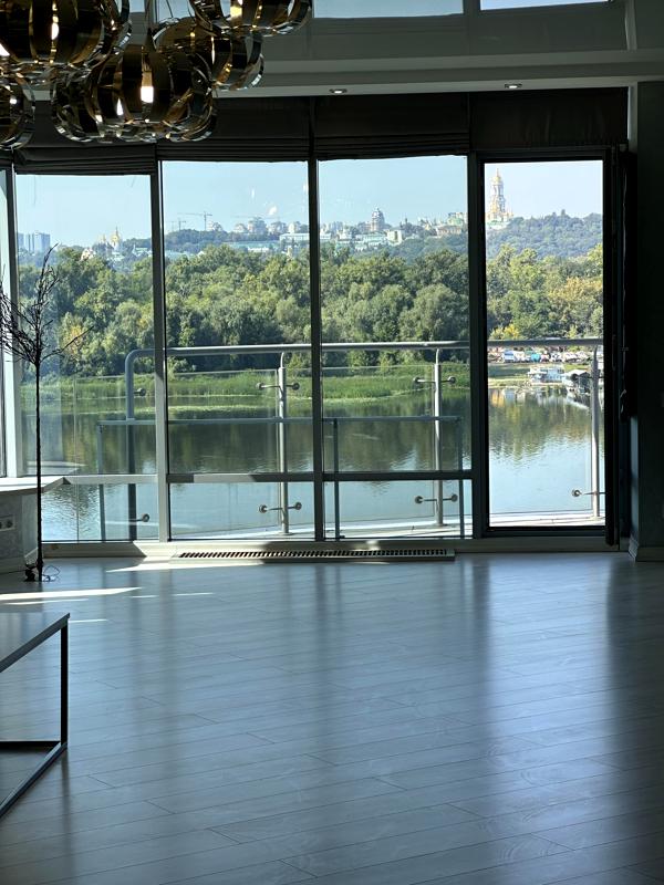 Spacious 3-Bedroom Apartment with Lake View in Riviera Riverside Complex