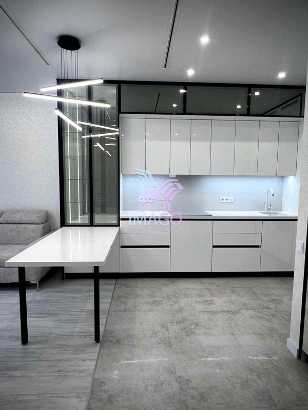 Modern Euro 3-Room Apartment in Taryan Towers, Kyiv City Center