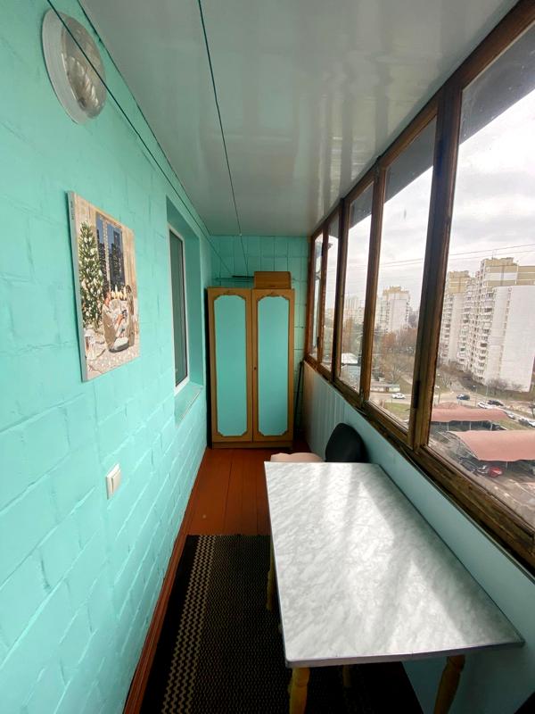 Spacious 1-bedroom apartment on Gorlivska Street, warm brick building