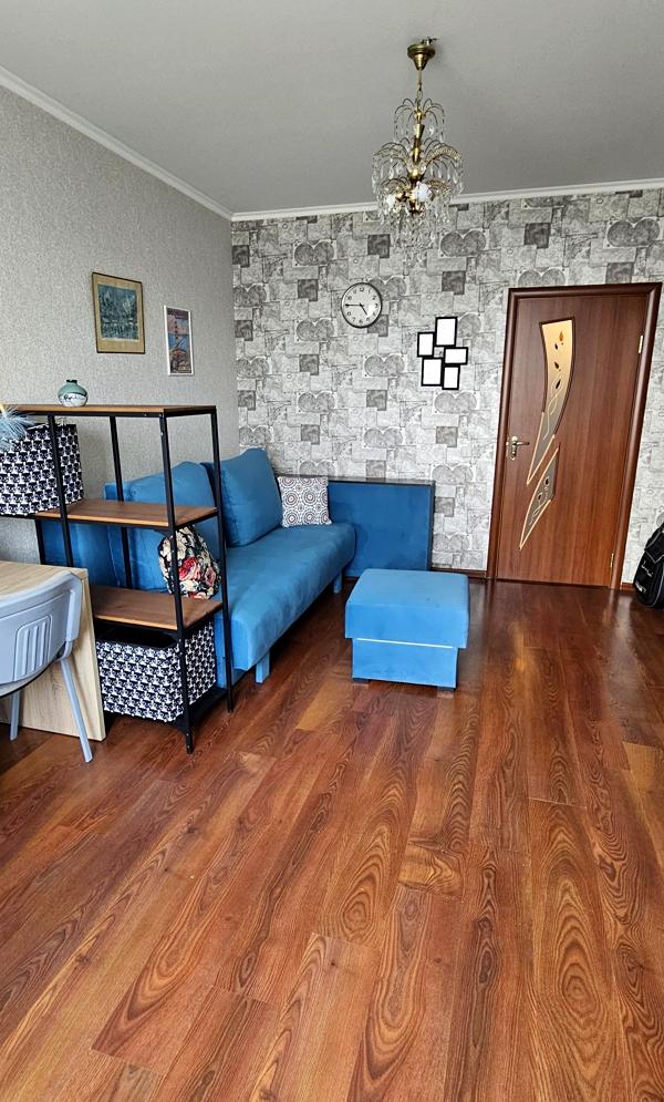 Spacious 2-Room Apartment near Osokорки Metro with Modern Design