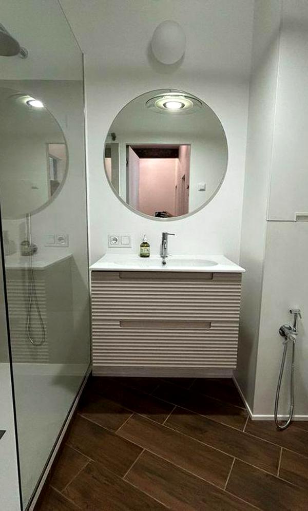 Spacious 2-Room Apartment in City Center with Fresh Renovation