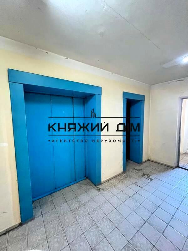 Cozy 1-bedroom apartment near Poznyaki metro with modern amenities