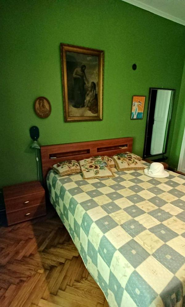 3-Room Apartment on Oleny Pchilky Street with Individual Heating
