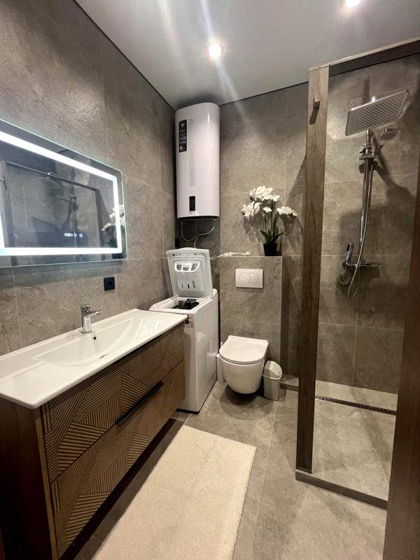 Modern 1-bedroom apartment with stylish design and full amenities