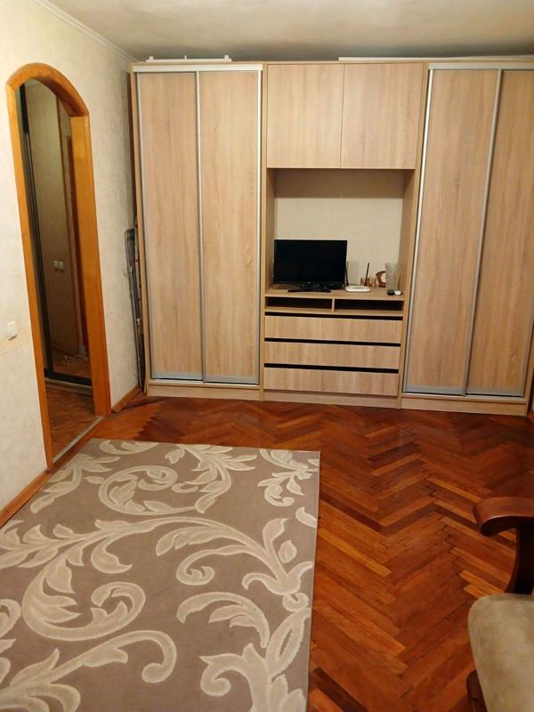 Renovated apartment near Vokzalna metro, fully furnished