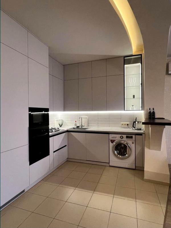 Spacious 2-bedroom apartment with designer renovation near Vuzovsky