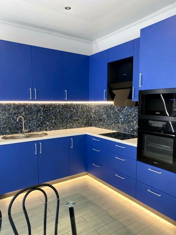 2-Room Apartment in Residential Complex on Lyvarna Street