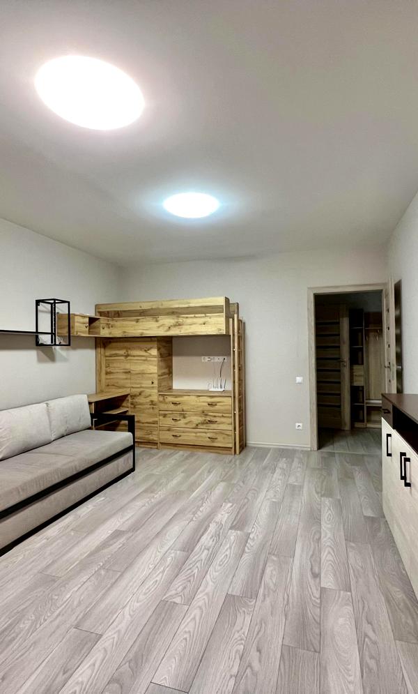 1-bedroom apartment with designer renovation near city market
