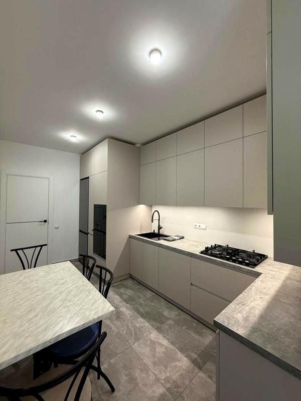 Two-bedroom apartment in new business-class building near Ukraine Stadium