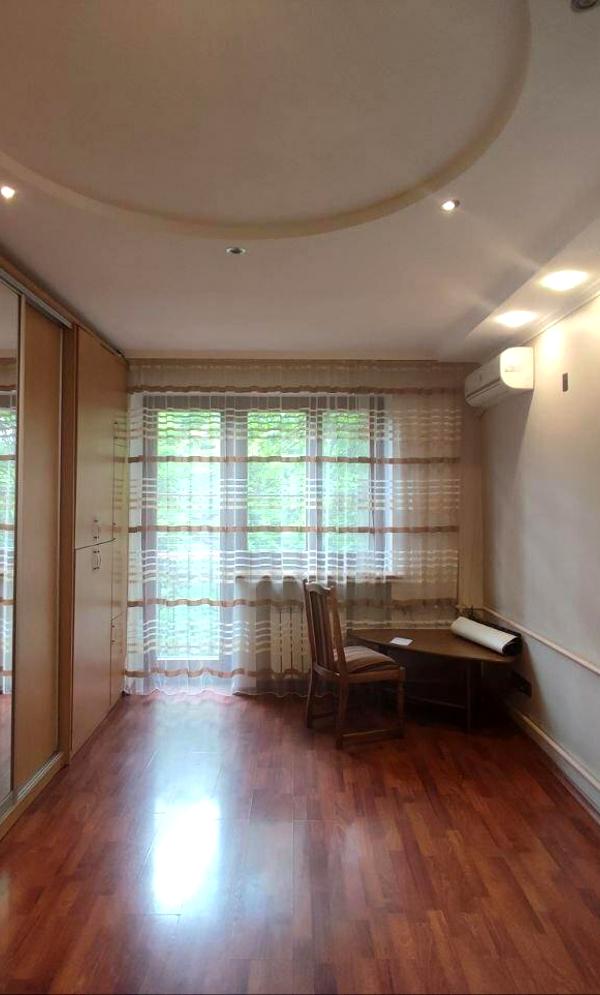 1-Bedroom Apartment near City Center with Modern Amenities