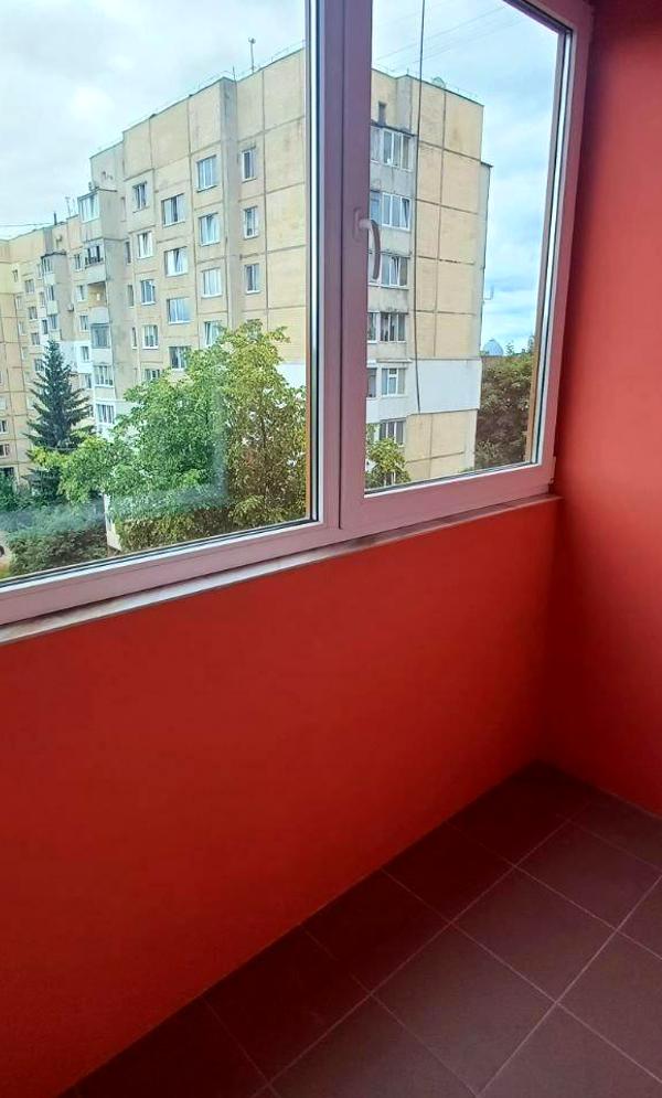 Modern 3-Room Apartment with Designer Renovation on Kulparkivska Street