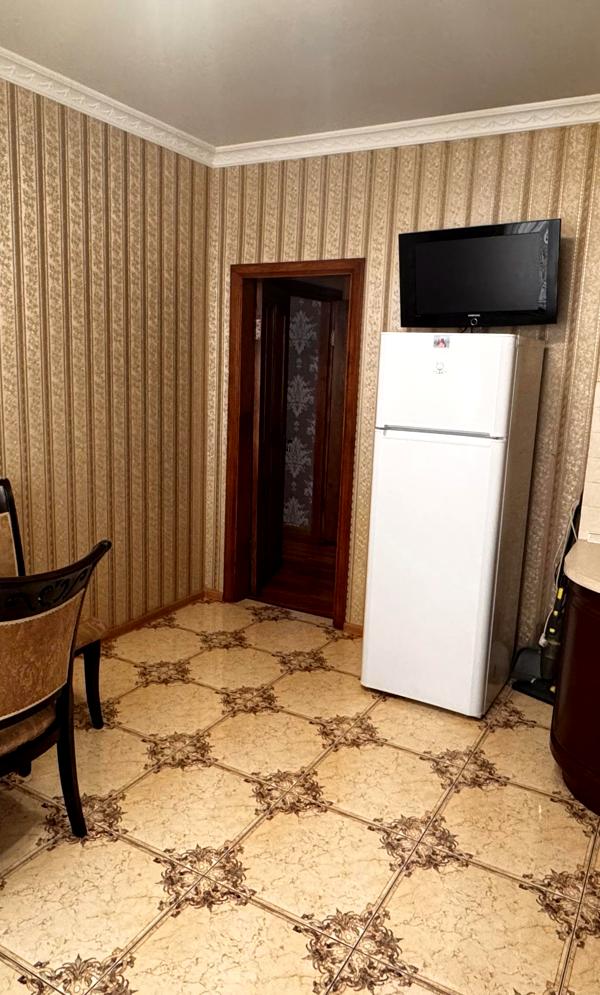 Spacious 2-Room Apartment in Borshagivka, Park Complex