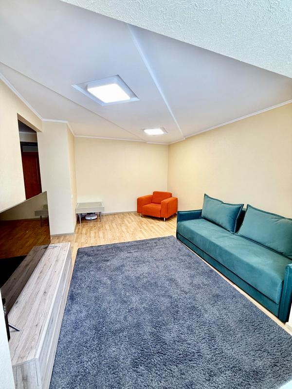 Bright Apartment with New Renovation in Shevchenkivskyi District, Near Pavlivskyi Park