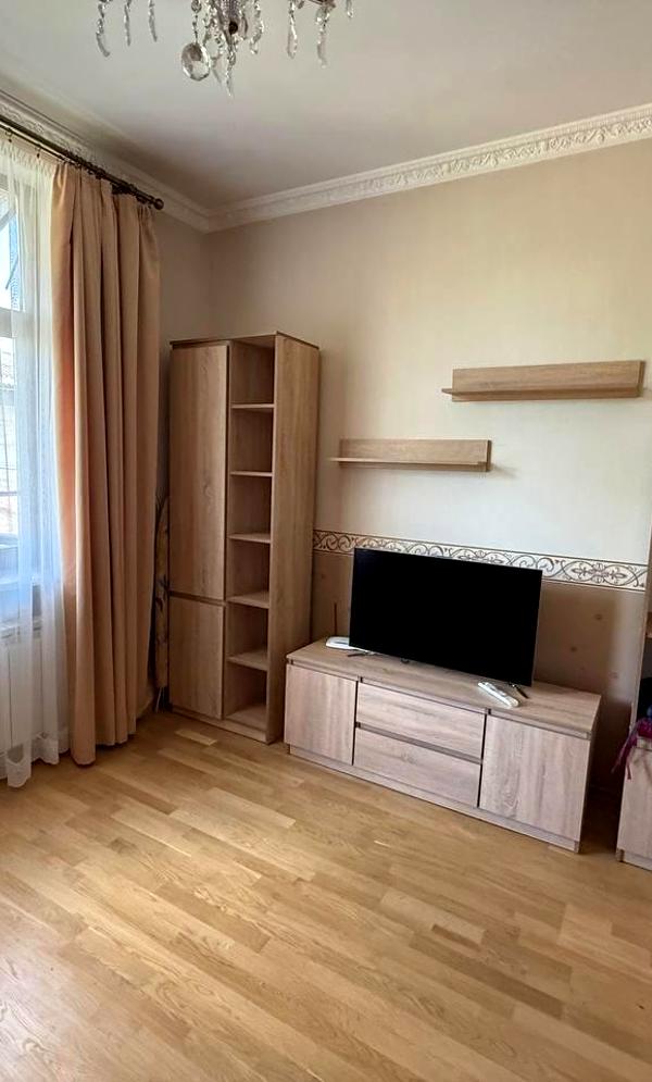 Spacious 2-room apartment in Podilskyi district, Vitryani Hory