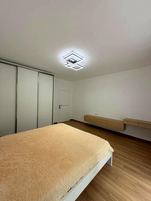 Two-bedroom apartment in new business-class building near Ukraine Stadium