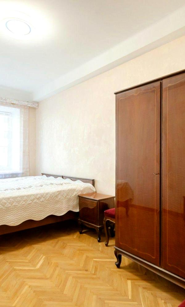 Cozy Apartment in Quiet Central Location with Multiple Amenities