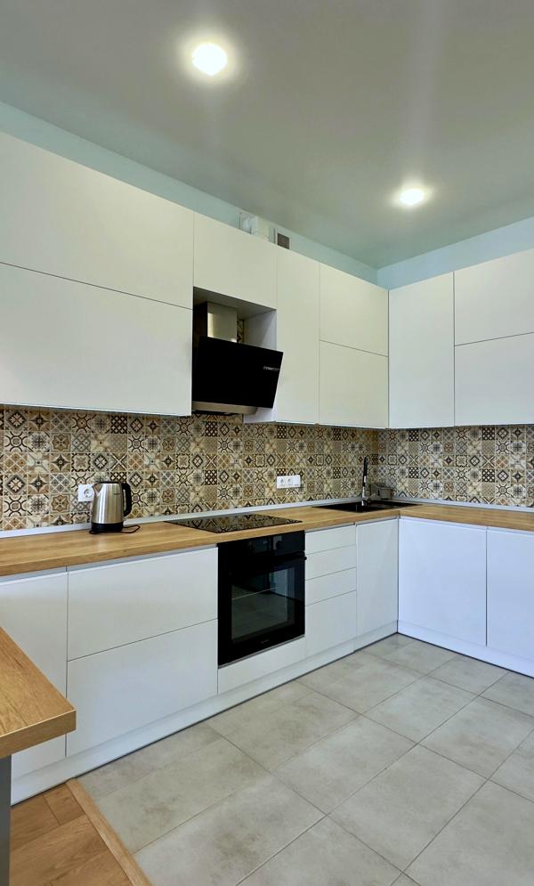 Spacious 1-bedroom apartment in Park Tower complex with good view