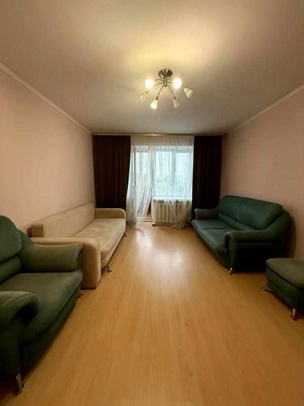 Spacious 3-Room Apartment in Kyiv's Green District