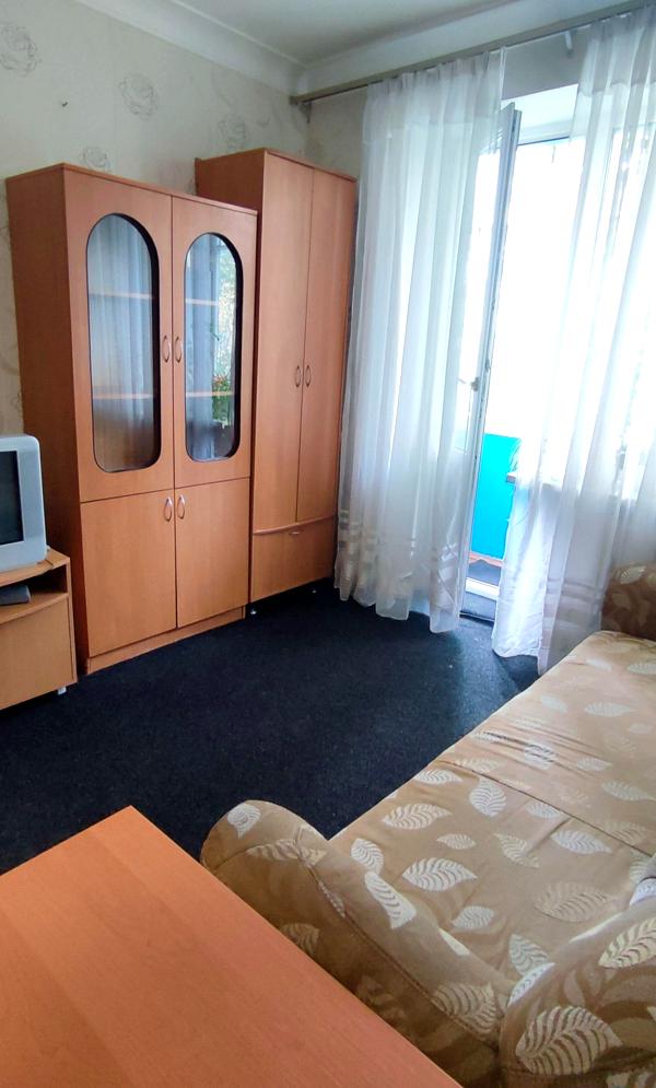 2-Room Apartment on Borshchahivska Street, Fully Furnished