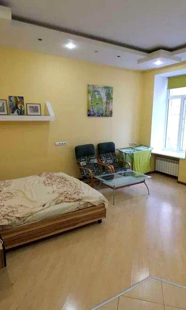 Fully Furnished 1-Room Apartment with Convenient Transport Links
