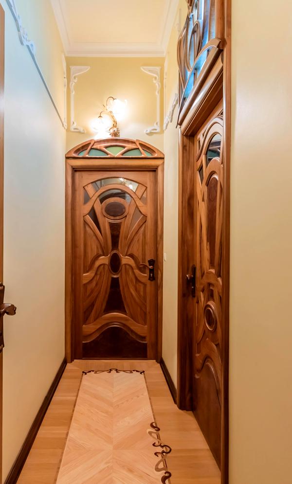 Historic Centrally Located 3-Room Apartment in Kyiv