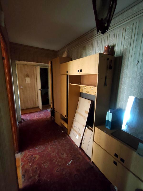 Две комнаты в трехкомнатной квартире, требуется косметический ремонт