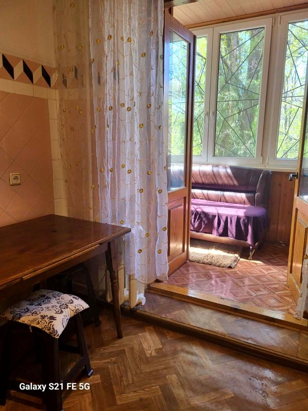2-Room Apartment on 7th Line of Bolshoy Fontana, Stalinka-style Building