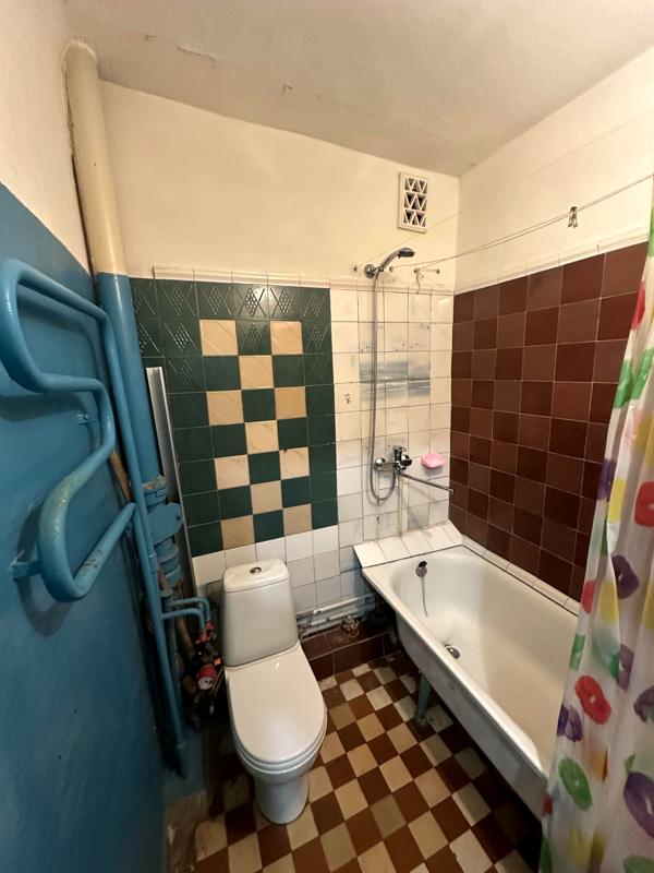 1-Bedroom Apartment near Livoberezhna Metro, Quiet Area