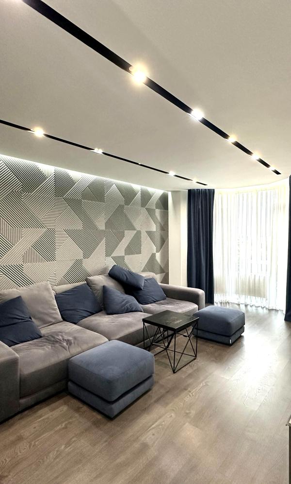 Spacious 3-Room Apartment in Central Location with Designer Renovation