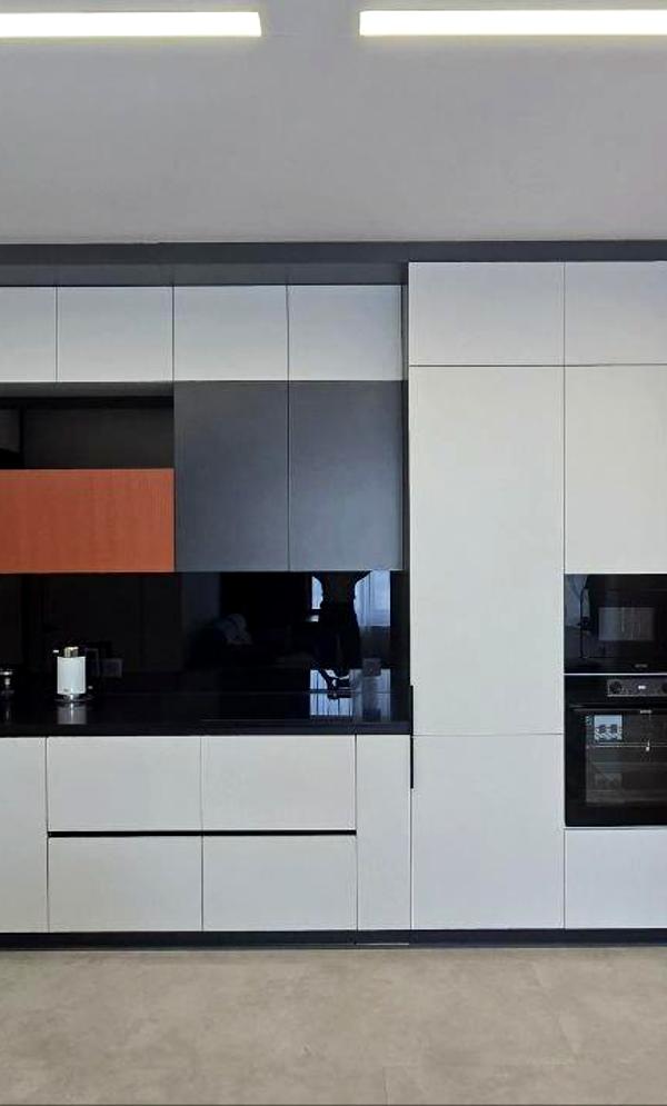 2-Bedroom Apartment with Designer Renovation near Olympic Stadium