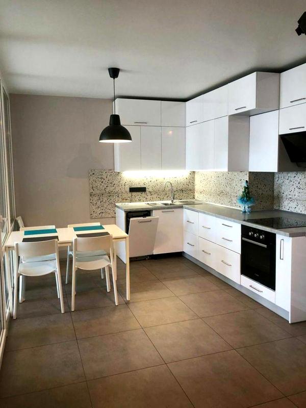 Modern 2-Bedroom Apartment near Osokорки Metro with Generator