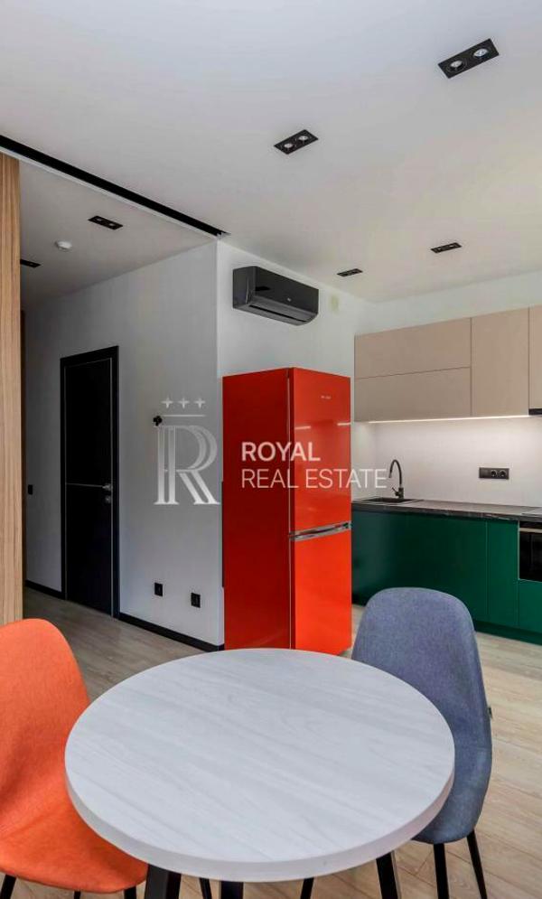 Smart 1-bedroom apartment in Syretski Sady residential complex