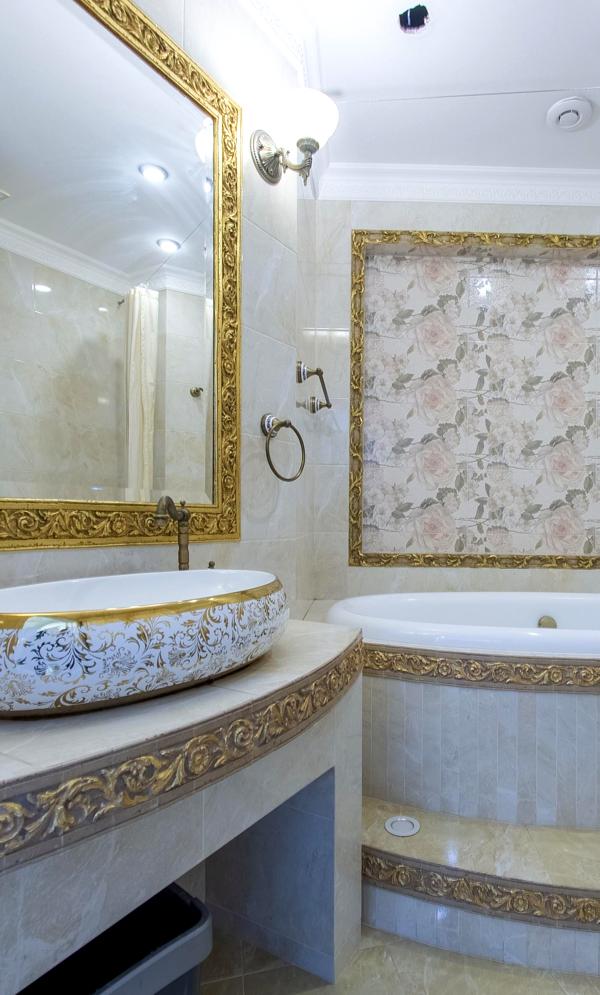 Classic Apartment with Dnieper River View