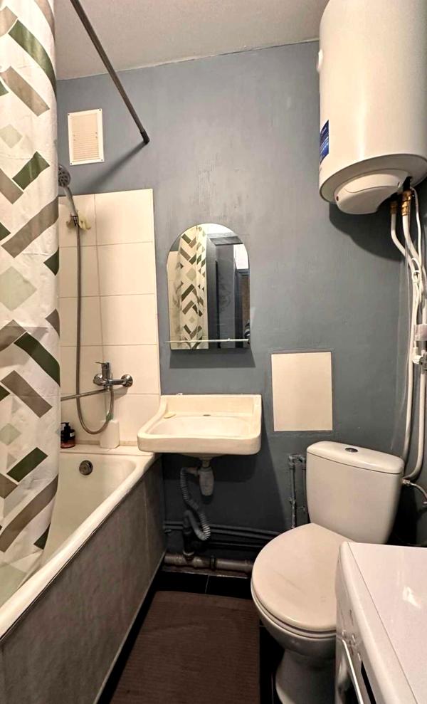 Cozy 1-Room Apartment near Dorohozhychi Metro with Park View