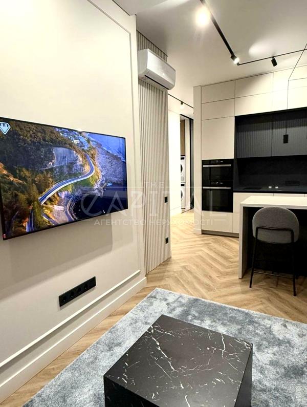 Designer Renovation Apartment in Manhattan Residential Complex
