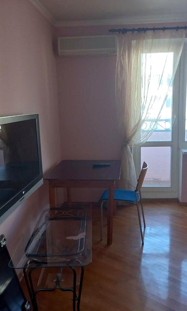 Spacious 3-bedroom apartment near Lukyanivska metro