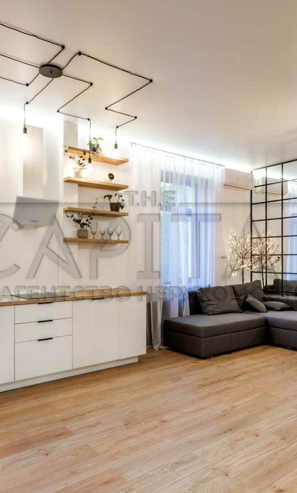3-Bedroom Apartment in Podol, Spassky Street, Modern Renovation