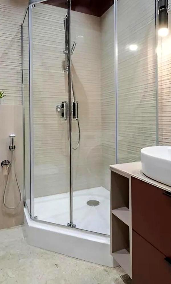 2-Bedroom Designer Apartment in City Center with Terrace