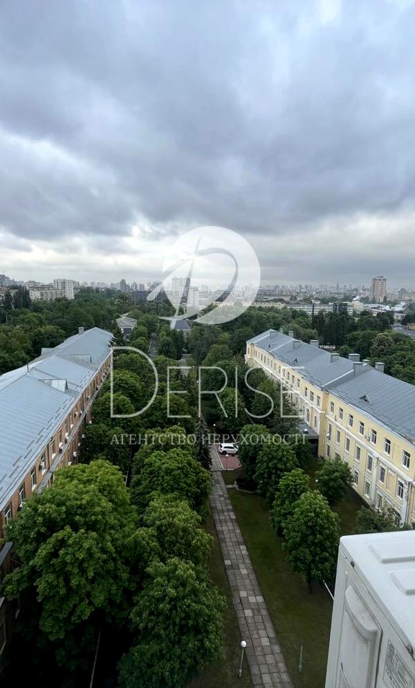 Modern 2-Room Studio Apartment near Beresteiska Metro with Balcony