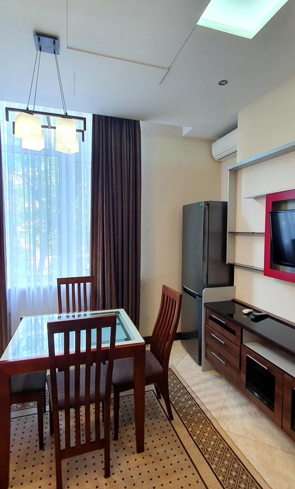 Spacious 1-bedroom apartment on French Boulevard with amenities