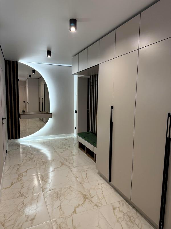 Spacious 2-Bedroom Apartment with Designer Renovation in Rudnenska Street