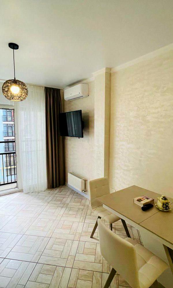 2-Room Apartment in 'Semitsvit' Complex - Stylish and Comfortable