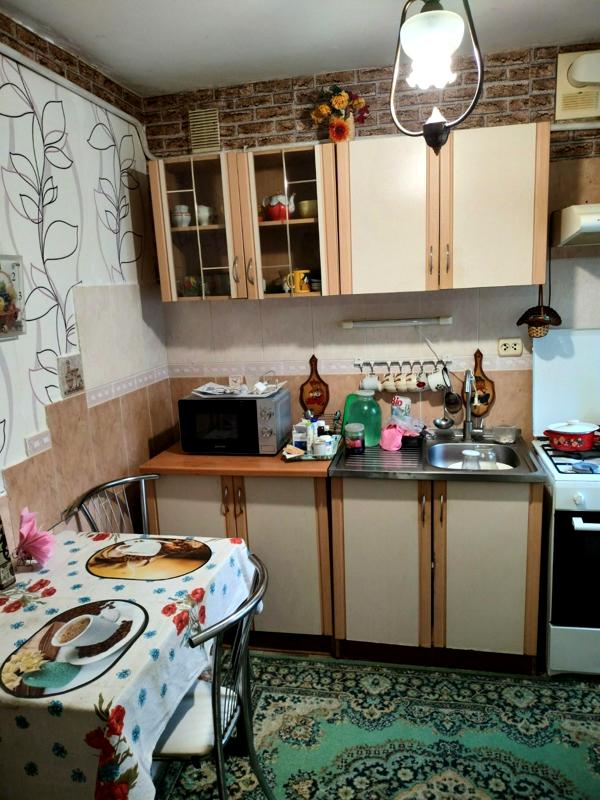 Room for Rent in 4-Room Apartment on Volodymyra Velykoho Street