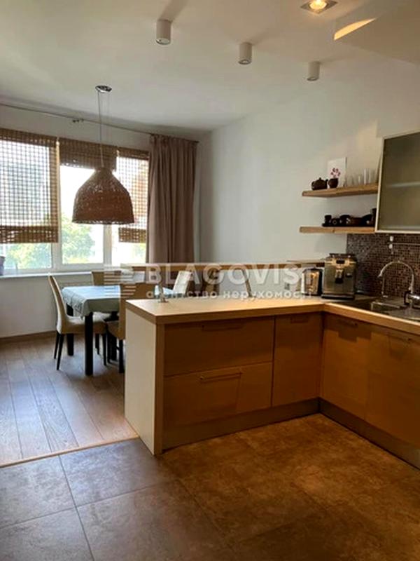 VIP-Level Apartment with Functional Layout near Pecherska Metro