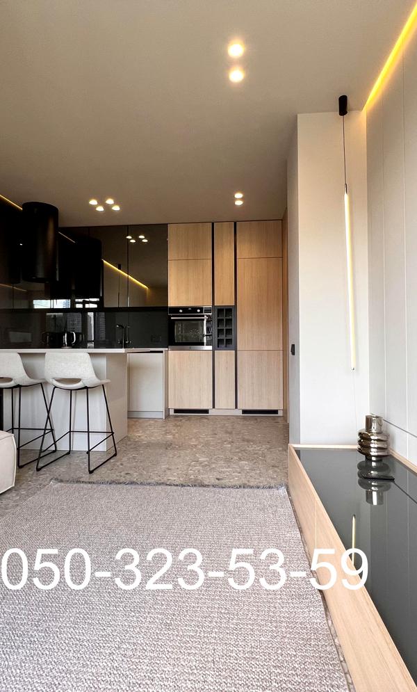 Designer 1-Bedroom Apartment with City View in French Quarter 2 Complex