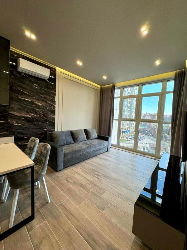 3-Bedroom Apartment in Novopecherski Lipki Complex