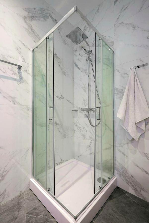 Luxury 1-bedroom apartment in central Kyiv with premium amenities