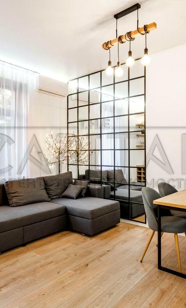 3-Bedroom Apartment in Podol, Spassky Street, Modern Renovation