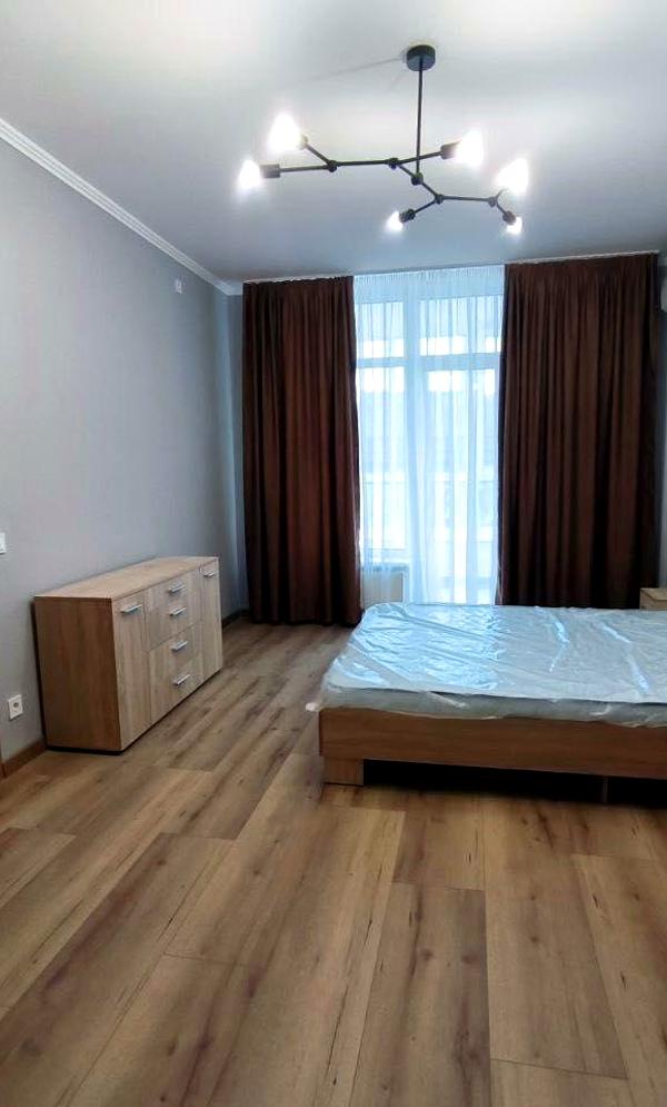 1-bedroom apartment in Nivki-Park complex near metro, first rental